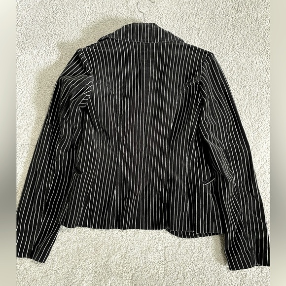 Black and White Striped Jacket - Picture 2 of 6